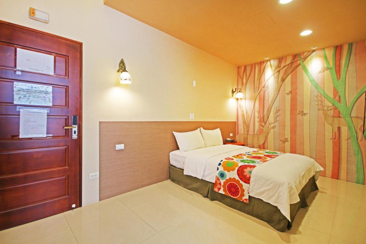 Fun Trip - Little Castle & Oscar B&B Taitung Exterior foto